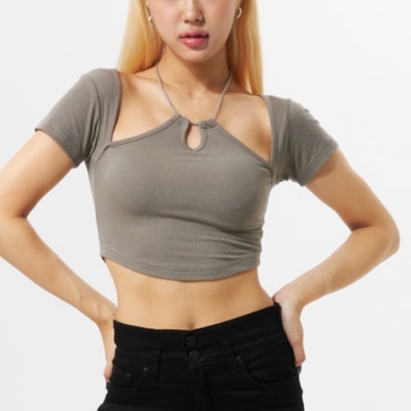 Cropped Halter Neck Chain Top - Picture 3 of 3